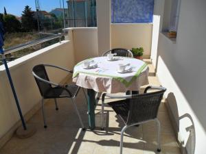 Fotografia z galérie ubytovania Apartment in Okrug Gornji with Seaview, Balcony, Air condition, WIFI (4790-4) v Trogiri