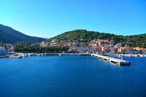 a large body of water with boats and a town at Holiday Home (139-2) in Vis