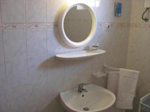 Kúpeľňa v ubytovaní Apartment in Trogir with Seaview, Terrace, Air condition, WIFI (4655-2)