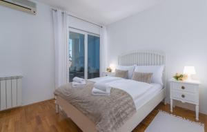 Postel nebo postele na pokoji v ubytování Apartment Melarnian near the Beach in Umag