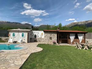 Zdjęcie z galerii obiektu Silent Village Villa with Swimming Pool w mieście Mostar