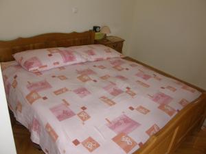 Posteľ alebo postele v izbe v ubytovaní Apartment in Duce with sea view, terrace, air conditioning, washing machine (595-1)