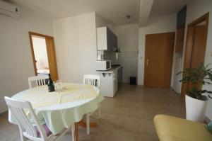 Kuchyňa alebo kuchynka v ubytovaní Apartment 75-5