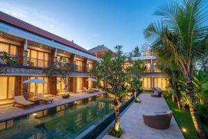 Bazén v ubytování Kahayana Suites Ubud nebo v jeho okolí