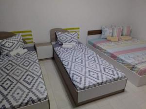 Säng eller sängar i ett rum på Apartman ZAFIROVI