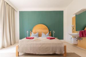 a bedroom with a large bed and a sink at Absteige Innsbruck- Zentrale Ferienapartments in Innsbruck