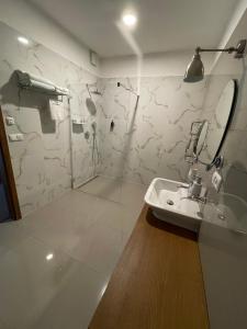 a bathroom with a sink and a mirror at PROSECCO RESIDENCE MARKO in Valtice
