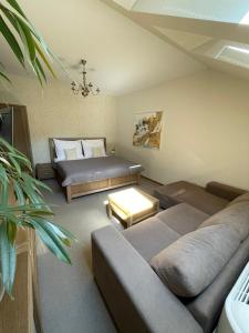 a living room with a couch and a bed at PROSECCO RESIDENCE MARKO in Valtice