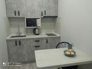 Η κουζίνα ή μικρή κουζίνα στο HotelRoom 1