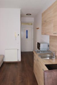 Fotografia z galérie ubytovania Liget Apartmanház v destinácii Kehidakustány