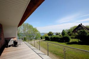 Gallery image of wassernahes Ferienhaus mit Meerblick in ruhiger Lage - Ferienhaus Rohrweihe in Gager