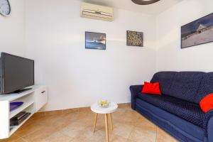 TV a/nebo společenská místnost v ubytování Holiday House Emma