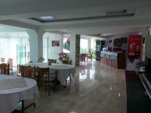Εστιατόριο ή άλλο μέρος για φαγητό στο Rai Hotel