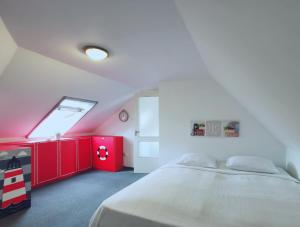 A bed or beds in a room at Family Garden Apartmanház