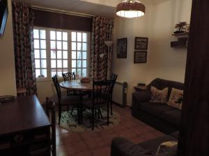 Posedenie v ubytovaní CASA GONDAR