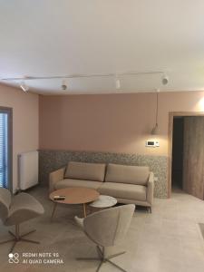 Galería fotográfica de Pink rose luxury and comfort apartment at the centre of Preveza en Preveza 6 fotos más