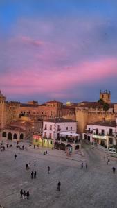 Fotografia z galérie ubytovania Hostal Martes Cáceres Plaza Mayor - Tercer piso SIN ascensor v destinácii Cáceres