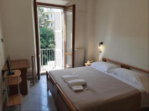 Postel nebo postele na pokoji v ubytování Albergo Italia