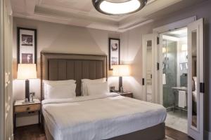 Postel nebo postele na pokoji v ubytování The Bank Hotel Istanbul, a Member of Design Hotels
