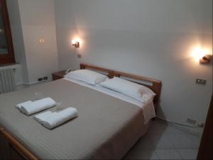 Postel nebo postele na pokoji v ubytování Albergo Italia