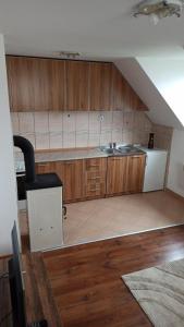 A kitchen or kitchenette at Apartment and rooms D&J