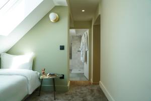 Hôtel Le Mouton Bleu客房内的一张或多张床位