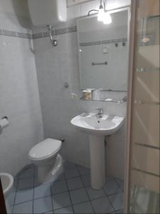 Koupelna v ubytování Albergo Italia