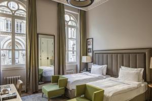 Postel nebo postele na pokoji v ubytování The Bank Hotel Istanbul, a Member of Design Hotels