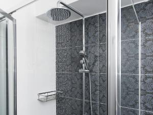 Ένα μπάνιο στο Shoal Court 5 Fabulous location with water views