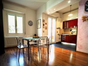 Η κουζίνα ή μικρή κουζίνα στο DIMORA MARTINETTI (FIUMARA/SCASSI) - GENOVABNB it