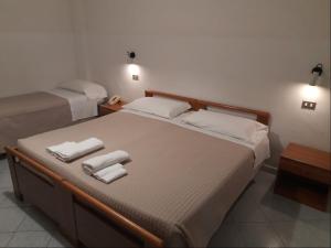 Postel nebo postele na pokoji v ubytování Albergo Italia