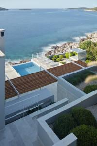 a house with a swimming pool next to the ocean at Villa Roca in Vis