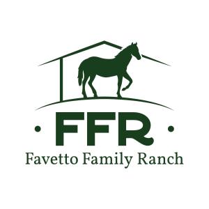 uma silhueta de um cavalo num logótipo de exploração em Favetto Family Ranch em Rueglio