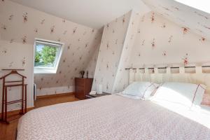 เตียงในห้องที่ Maison de 3 chambres a Bangor a 500 m de la plage avec jardin clos et wifi