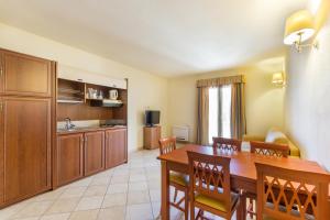Kuchyň nebo kuchyňský kout v ubytování Hotel Regina Elena