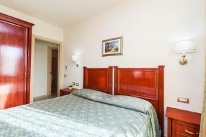 Postel nebo postele na pokoji v ubytování Hotel Regina Elena