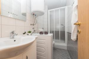 Kúpeľňa v ubytovaní Deluxe 3 bedroom apartment with sea view + 33 fotografií
