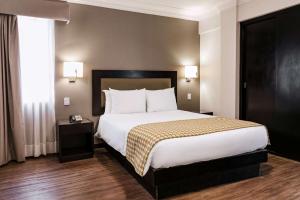 A bed or beds in a room at Costa del Sol Wyndham Piura