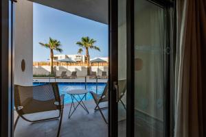 Basen w obiekcie White Olive Elite Rethymno lub w pobliżu