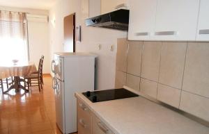Kuchyň nebo kuchyňský kout v ubytování Apartment in Sevid with Seaview, Balcony, Air condition, WIFI (4755-1)