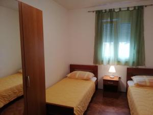 Postel nebo postele na pokoji v ubytování Apartment in Sevid with Seaview, Balcony, Air condition, WIFI (4755-1)