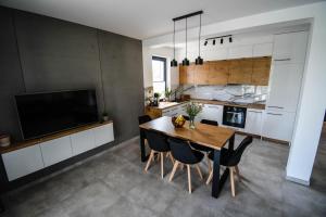 Kuchyňa alebo kuchynka v ubytovaní Apartament Lawendowy