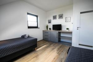 Posteľ alebo postele v izbe v ubytovaní Apartament Lawendowy