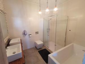 Kúpeľňa v ubytovaní Apartament Mieszkanie Krzeszów Europejska Perła Baroku + 11 fotografií