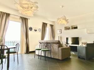 Gallery image of Bright Apartment with Sea View Balcony in Salerno