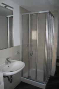 Ένα μπάνιο στο Gästehaus zur Bienerei +10 φωτογραφίες