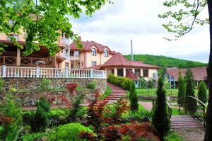 a house with a garden in front of it at Вiлла Тераса in Polyana