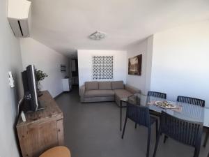 a living room with a couch and a table at Espectacular apartamento primera linea de playa in Sitio de Calahonda