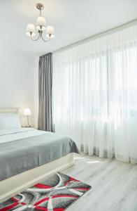 En eller flere senge i et værelse på Apartments Excelsior Mamaia Nord + 107 billeder