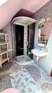Ένα μπάνιο στο Veronika Guesthouse +32 φωτογραφίες